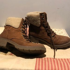 Mossimo boots size 7